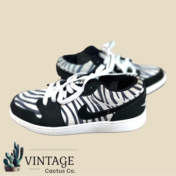 Jordan 1 Low - Zebra Print Sneakers - Great Condition - Picture 8 of 16